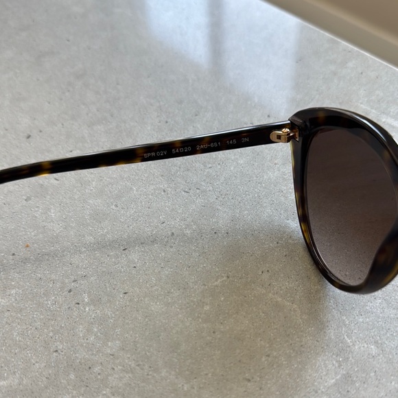 Prada Brown Sunglasses Classic Accessories - Picture 4 of 4
